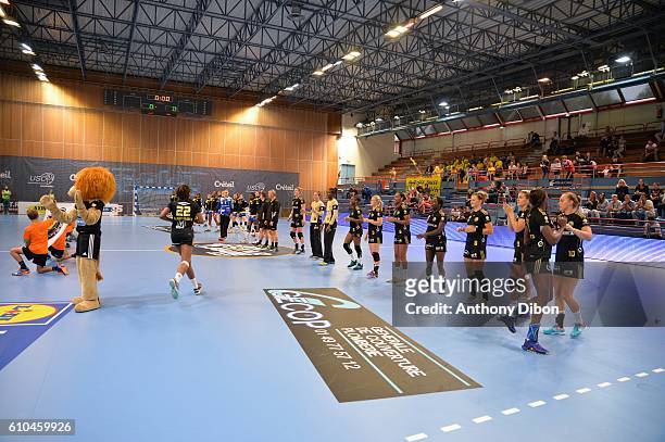 Team of Issy Paris during the Division 1 match between Issy Paris and Metz on September 25, 2016 in Creteil, France.