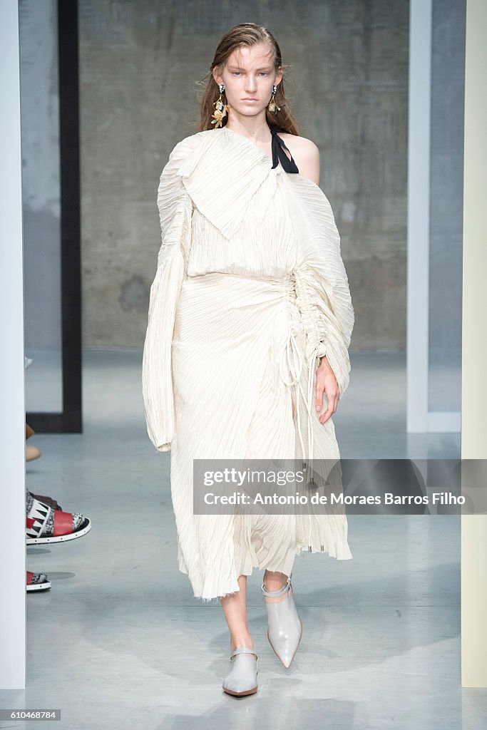 Marni - Runway - Milan Fashion Week SS17