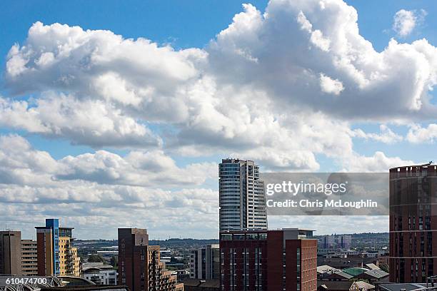 leeds skyline - leeds skyline stock pictures, royalty-free photos & images