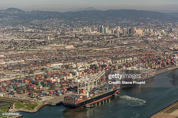 port of oakland terminals - oakland californië stockfoto's en -beelden