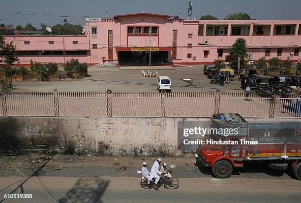 Godhra Riots Gujrat Godhra Riot Photos et images de collection - Getty Images