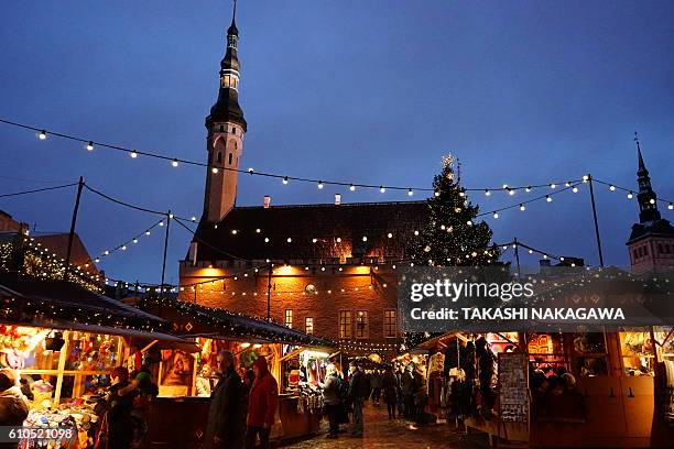 winter in tallinn - tallin fotografías e imágenes de stock