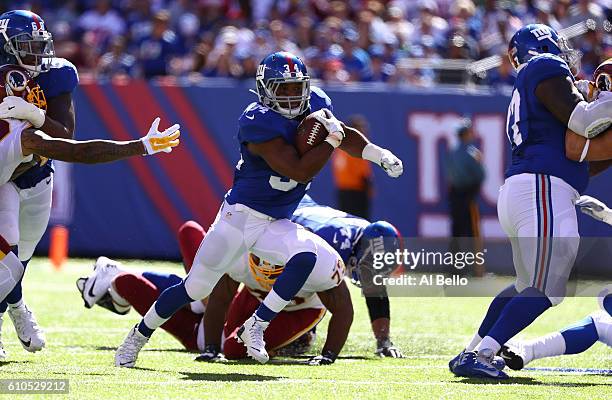 Shane Vereen of the New York Giants in action against the Washington Redskins during their game at MetLife Stadium on September 25, 2016 in East...