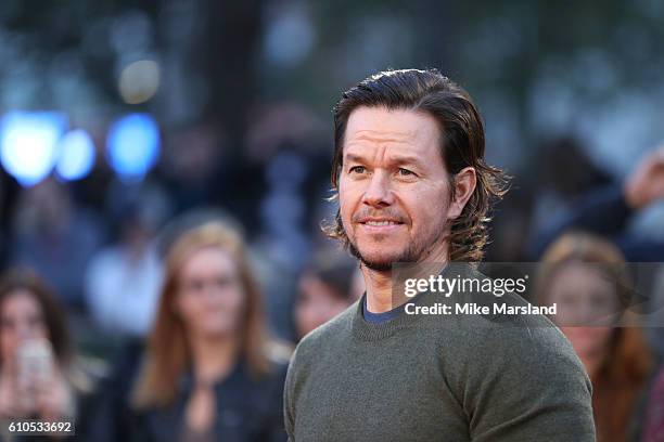 Mark Wahlberg arrives for the at European Premiere of "Deepwater Horizon" Cineworld Leicester Square on September 26, 2016 in London, England.