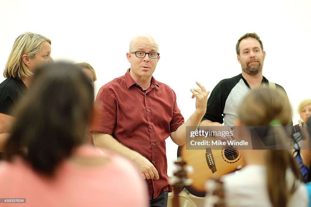 The Country Music Hall Of Fame And Museum Partners With Education Through Music Los Angeles And Songwriter Liz Rose To Bring Words & Music Program To Los Angeles Schools