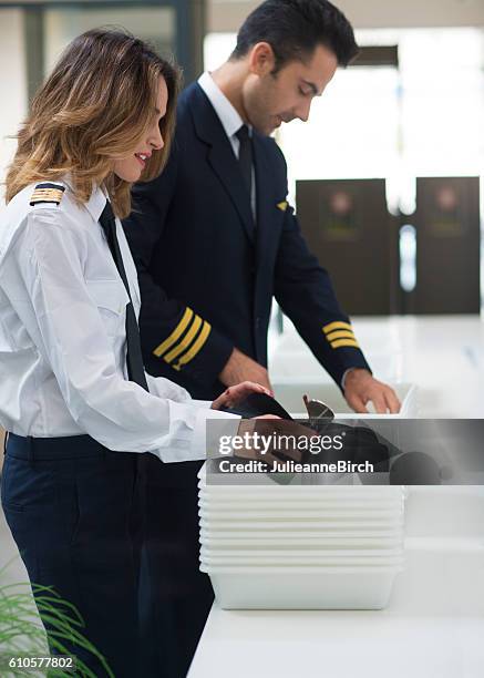 airline crew going through security check - funcionário de alfândega imagens e fotografias de stock