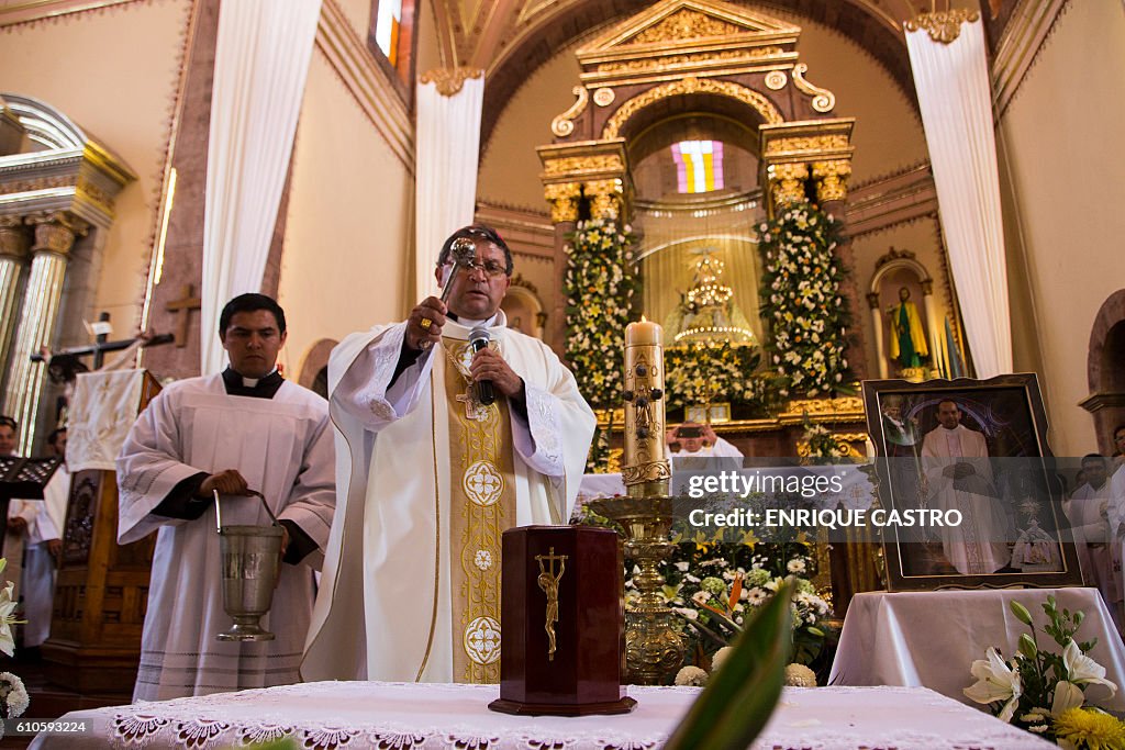 MEXICO-PRIEST-MURDER-FUNERAL