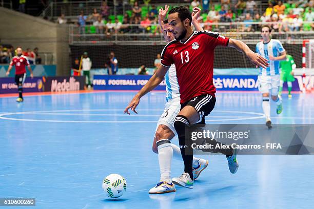 Fernando Wilhelm of Argentina and Salah Hosny of Egypt fight for the ball during the FIFA Futsal World Cup Quarter-Final match between Argentina and...