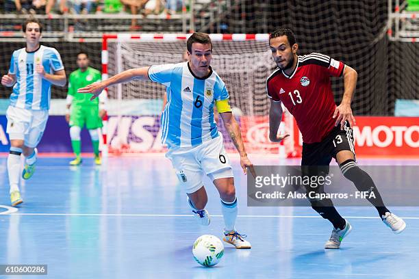 Fernando Wilhelm of Argentina and Salah Hosny of Egypt fight for the ball during the FIFA Futsal World Cup Quarter-Final match between Argentina and...