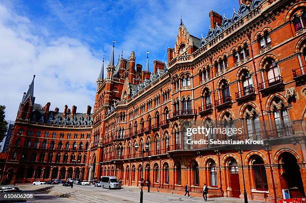 façade of the st. pancras station, london, united kingdom - キングスクロス駅 ストックフォトと�画像