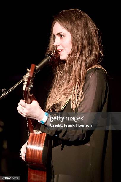 Emma Ruth Rundle Spielt 126 Emma Ruth Rundle Photos & High Res Pictures - Getty Images