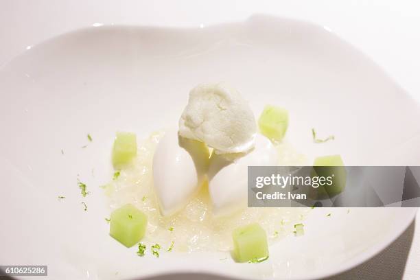 luxury molecular cuisine, lemon ice cream with gin tonic smoothies and melon jelly - strawberry ice cube studio stock-fotos und bilder