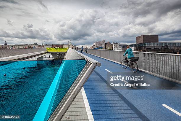 copenhagen. inderhavnsbroen - copenhagen cycling stock pictures, royalty-free photos & images