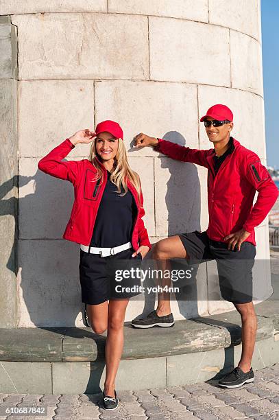 glückliche modische crewmitglieder - identische kleidung stock-fotos und bilder