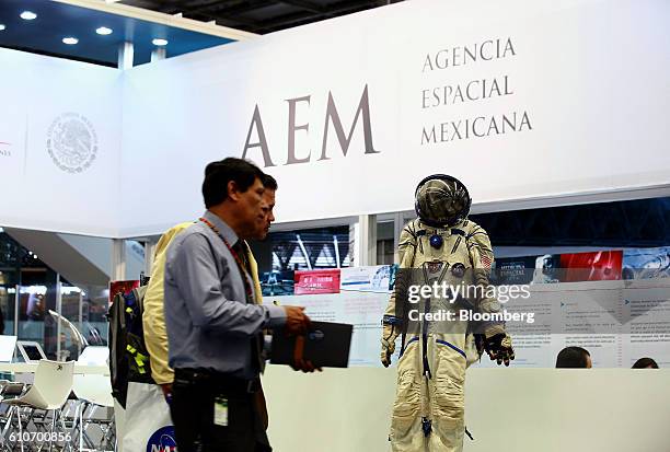 Mexico Space Program 159 Astronaut Space Suit Display Stock Photos, High-Res Pictures, and ...