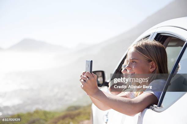 family looking out of car overlooking a beach - 車　子供　アフリカ ストックフォトと画像