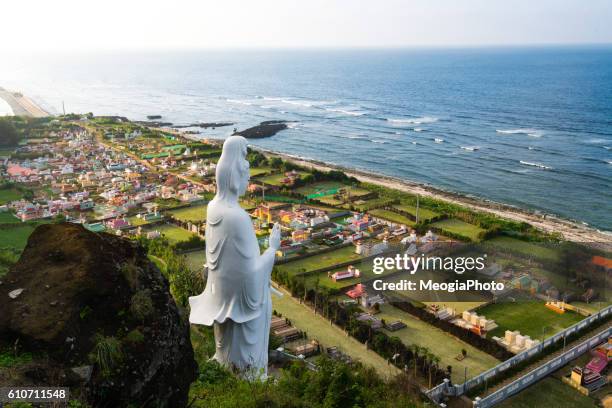 duc pagoda in ly son island - quảng ngãi fotografías e imágenes de stock