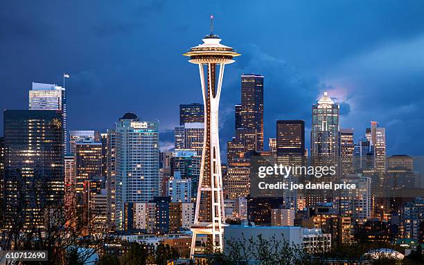 stormy sky, space needle, seattle, washington, america - seattle imagens e fotografias de stock