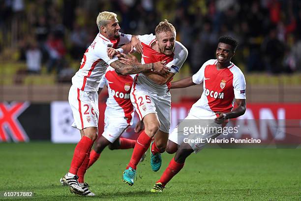 Kamil Glik of AS Monaco FC celebrates after scoring the equalizer goal with team mates during the UEFA Champions League Group E match between AS...
