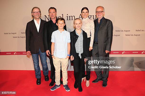 Director Kai Wessel, Sebastian Koch, Ivo Pietzcker, Jule Hermann, Fritzi Haberlandt and producer Ulrich Limmer during the premiere of the film 'Nebel...