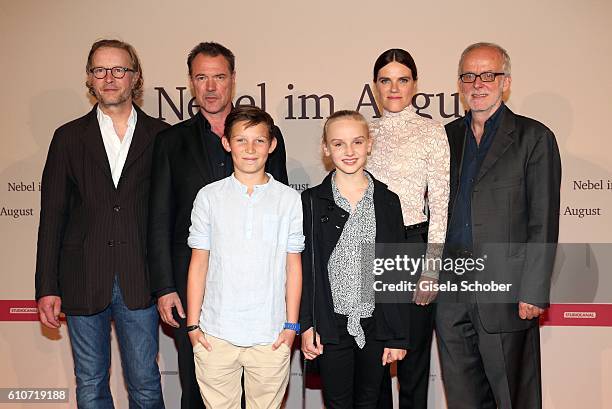 Director Kai Wessel, Sebastian Koch, Ivo Pietzcker, Jule Hermann, Fritzi Haberlandt and producer Ulrich Limmer during the premiere of the film 'Nebel...