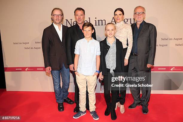 Director Kai Wessel, Sebastian Koch, Ivo Pietzcker, Jule Hermann, Fritzi Haberlandt and producer Ulrich Limmer during the premiere of the film 'Nebel...