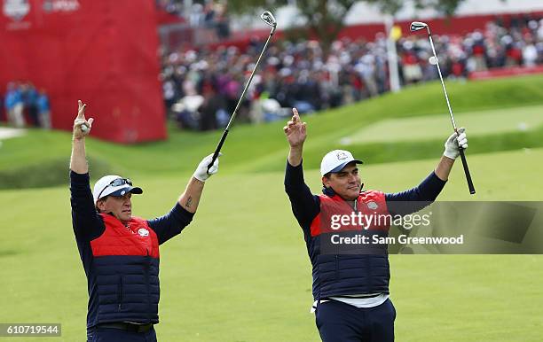 Hockey player Jeremy Roenick and chef Todd English react to a shot during the 2016 Ryder Cup Celebrity Matches at Hazeltine National Golf Club on...