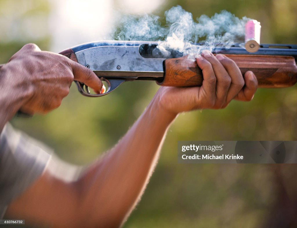 Fusil de chasse tiré et obus expulsé