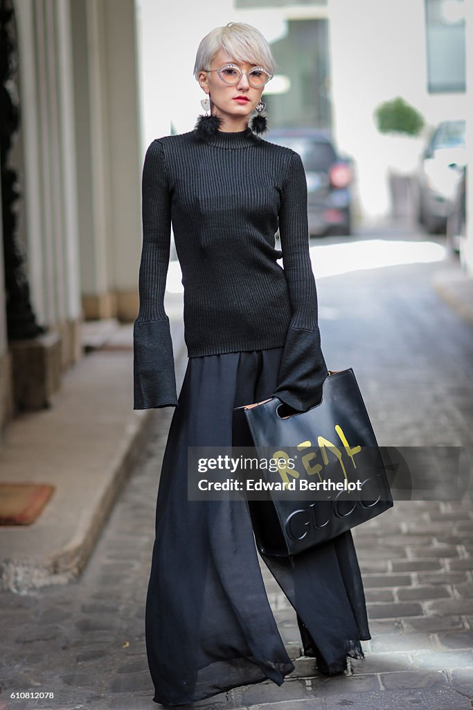 Street Style : Day One Paris Fashion Week Spring/Summer 2017