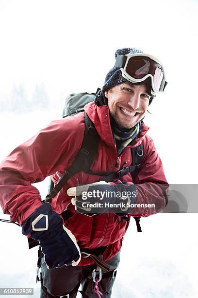 portrait of young mountaineer - skijacke stock-fotos und bilder