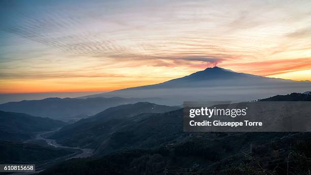 etna sunset - etna foto e immagini stock