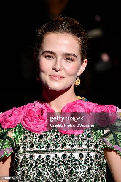 Zoey Deutch attends the Dolce And Gabbana show during Milan Fashion Week Spring/Summer 2017 on September 25, 2016 in Milan, Italy.