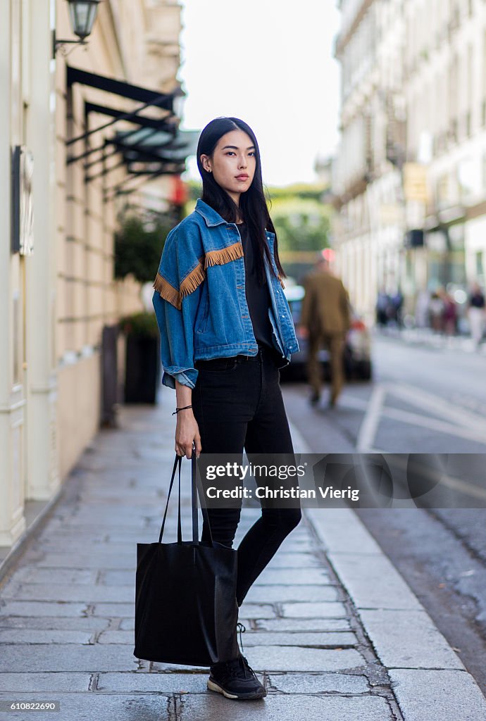 Street Style : Day One Paris Fashion Week Spring/Summer 2017