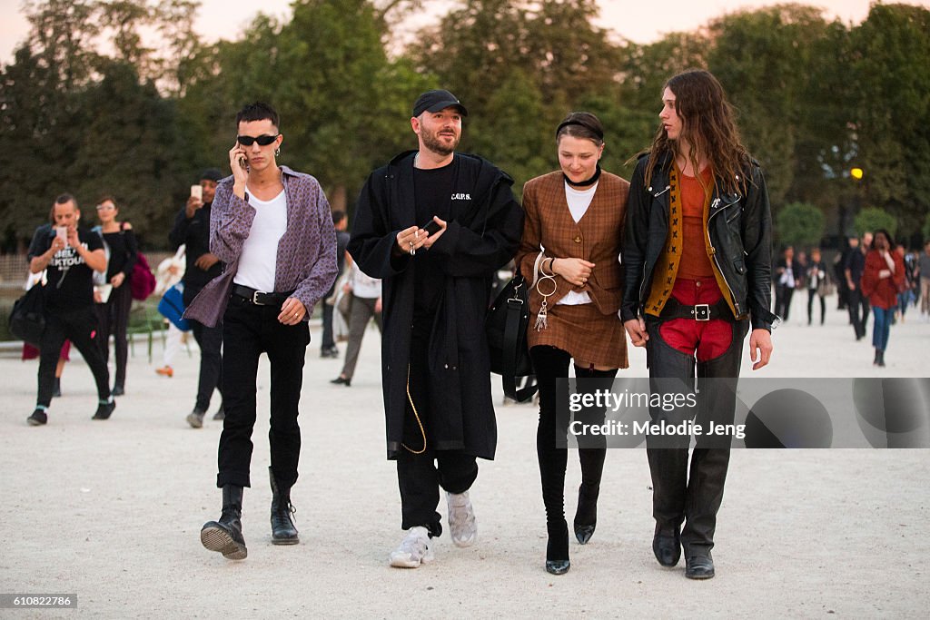 Street Style : Day One Paris Fashion Week Spring/Summer 2017