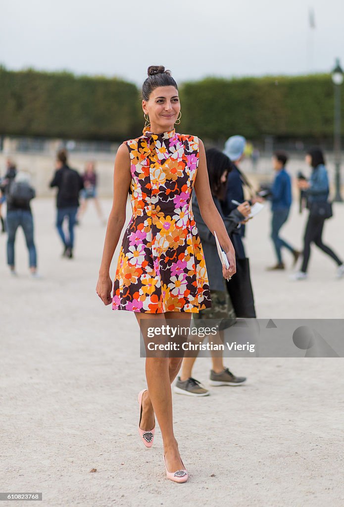 Street Style : Day One Paris Fashion Week Spring/Summer 2017