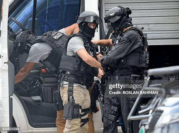Star Unit Special Tactics And Rescue (Singapore) Photos and Premium High Res ...