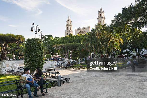 plaza de la independencia in merida, mexico - merida mexico stock-fotos und bilder