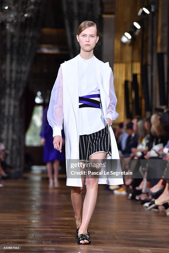 Lanvin : Runway - Paris Fashion Week Womenswear Spring/Summer 2017