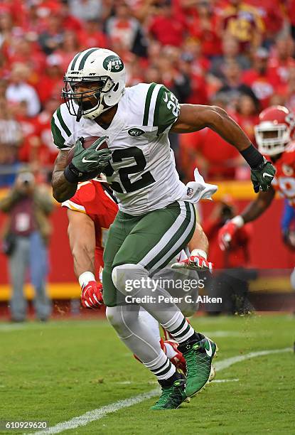 Running back Matt Forte of the New York Jets rushes up field against the Kansas City Chiefs during the second half on September 25, 2016 at Arrowhead...