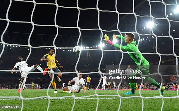 Theo Walcott of Arsenal scores the opening goal during the UEFA Champions League group A match between Arsenal FC and FC Basel 1893 at the Emirates...