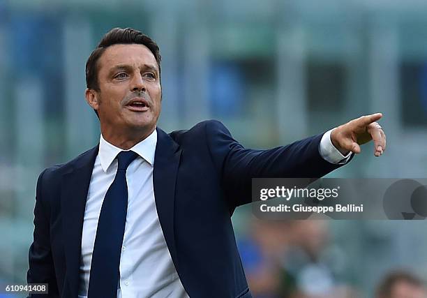 Massimo Oddo head coach of Pescara Calcio during the Serie A match between SS Lazio and Pescara Calcio at Stadio Olimpico on September 17, 2016 in...