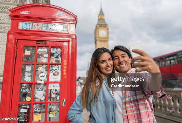 couple taking a selfie sightseeing in london - big ben selfie stock pictures, royalty-free photos & images