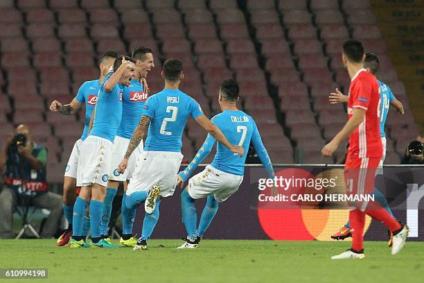 Napoli's forward from Poland Arkadiusz Milik celebrates with teammates after scoring a penalty as Benfica's midfielder Pizzi looks dejected during...