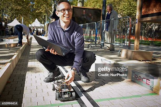 Robots race took place in Toulouse, France, on 28 September 2016. Machines are either cars or walking robots. They were supposed to run a 110 meters...