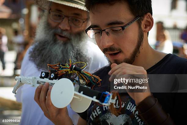 Robots race took place in Toulouse, France, on 28 September 2016. Machines are either cars or walking robots. They were supposed to run a 110 meters...