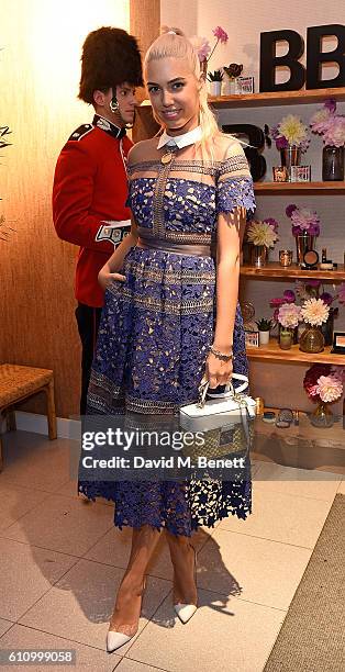 Amber Le Bon attends Bobbi Brown Cosmetics 25th Anniversary dinner at Farmacy on September 28, 2016 in London, England.