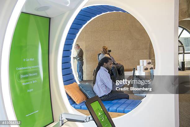 144 Att Flagship Store Photos & High Res Pictures - Getty Images