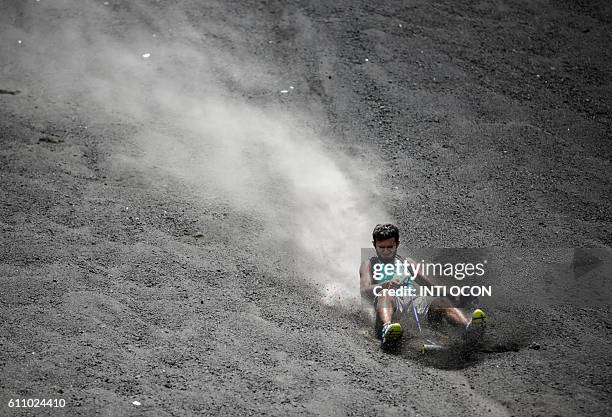 Local guide sandboards down the Cerro Negro volcano, in Leon, some 100km northwest from Managua on September 24, 2016. / AFP / INTI OCON
