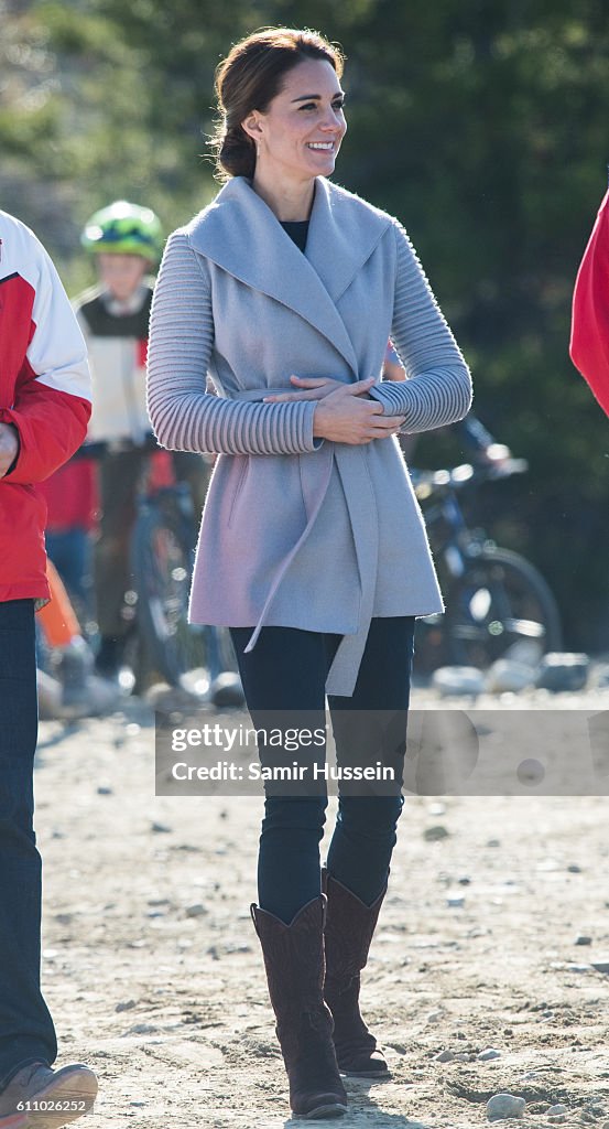 2016 Royal Tour To Canada Of The Duke And Duchess Of Cambridge - Whitehorse And Carcross, Yukon