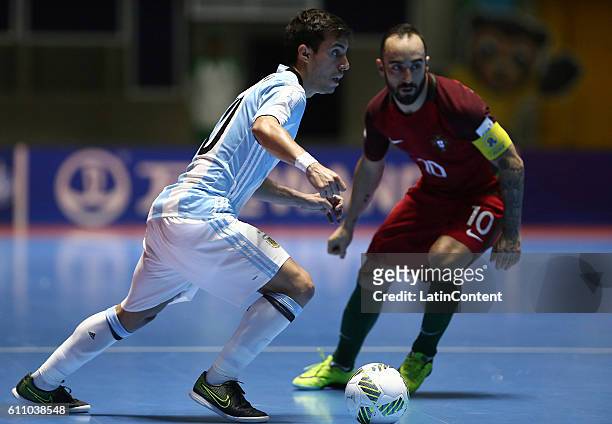 Constantino Vaporaki of Argentina vies for the ball with Ricardinho of Portugal during a semi final match between Argentina and Portugal as part of...